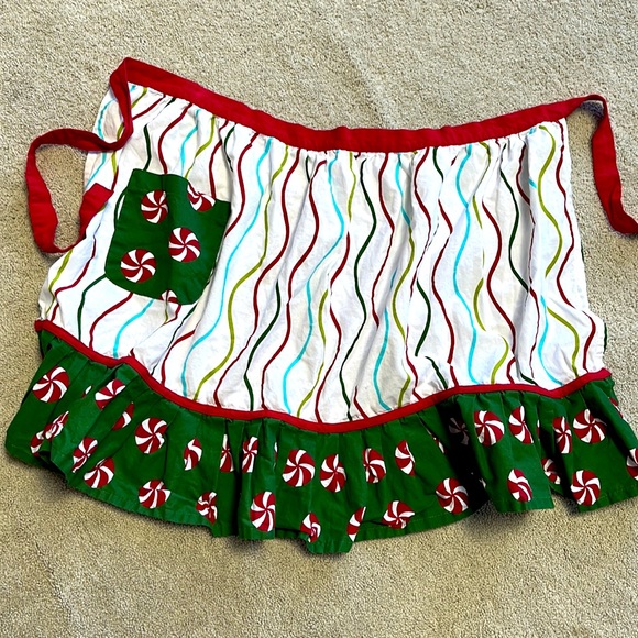 Pier 1 - Festive Peppermint Apron - - Picture 1 of 3